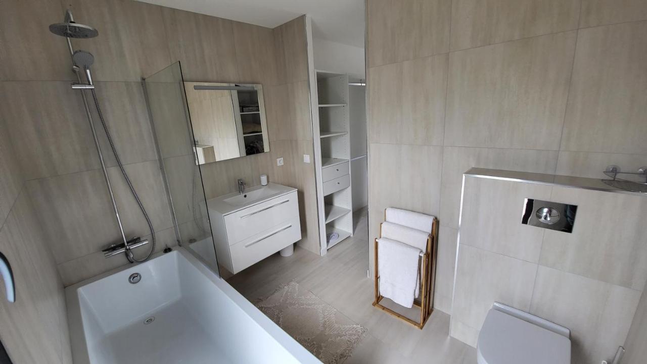 Moderne De Standing Avec Piscine Privee A 400m De La - 4 Villa