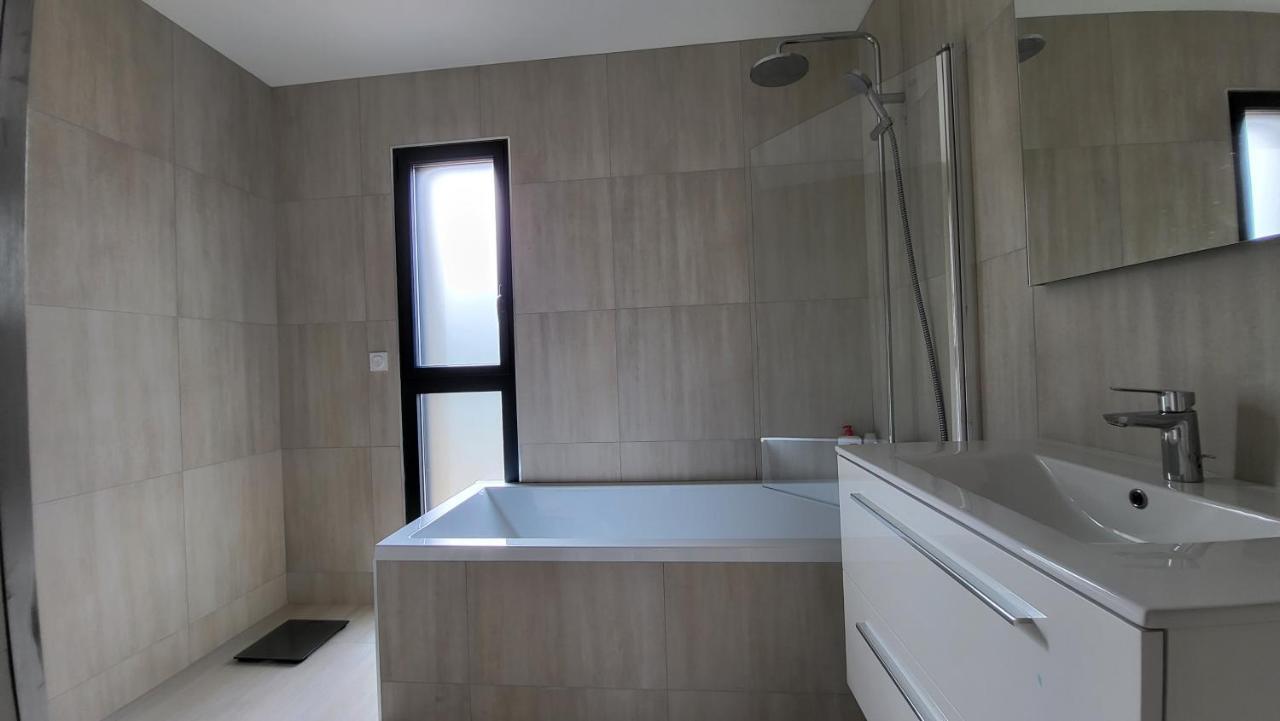 Moderne De Standing Avec Piscine Privee A 400m De La - 4